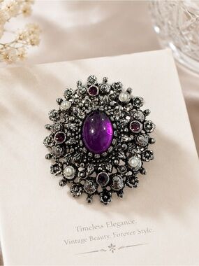 VTG 1972 Sarah Coventry Catherine Brooch Pin | Purple Oval Cabochon Faux